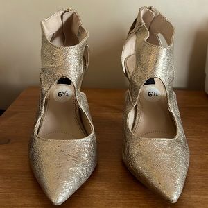 Gold party shoes/ high heels/ stilettos/ only used 2 times